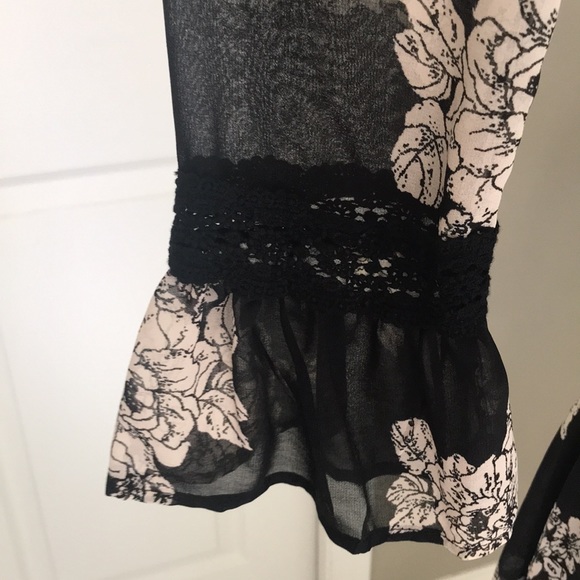 Women’s Dress - Picture 4 of 4